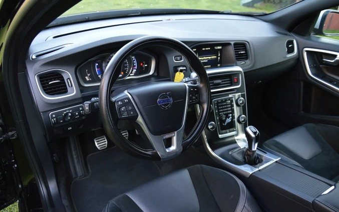 Volvo V60 cena 47900 przebieg: 219141, rok produkcji 2016 z Świdnica małe 497